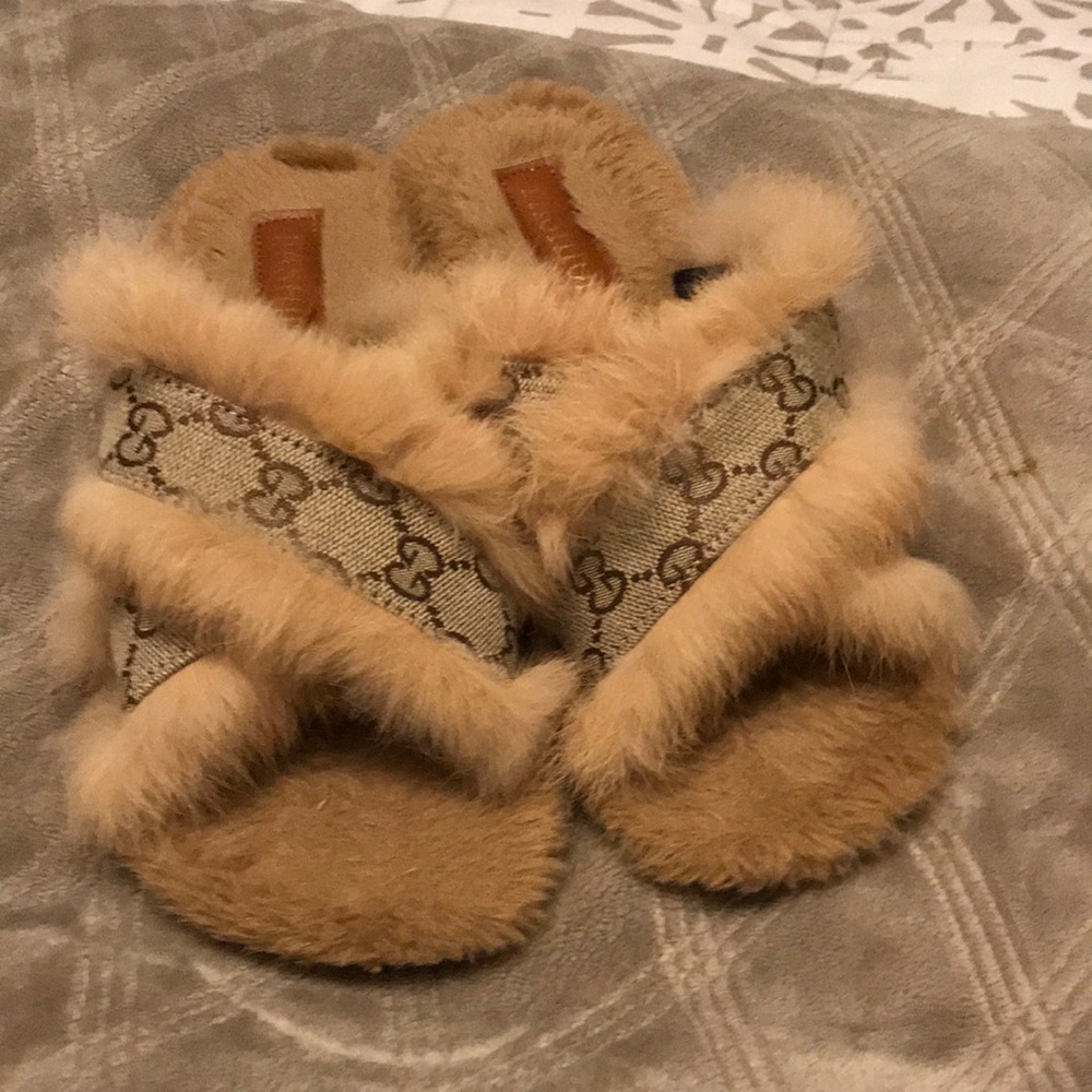 Slippers size 7 like new
